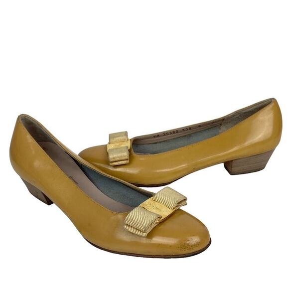 SALVATORE FERRAGAMO Vera Bow Patent Pump 6 B - Picture 5 of 13